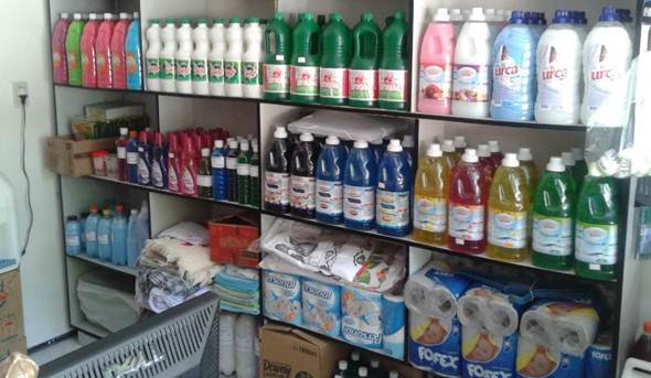 organizar o estoque de materiais de limpeza do condomínio
